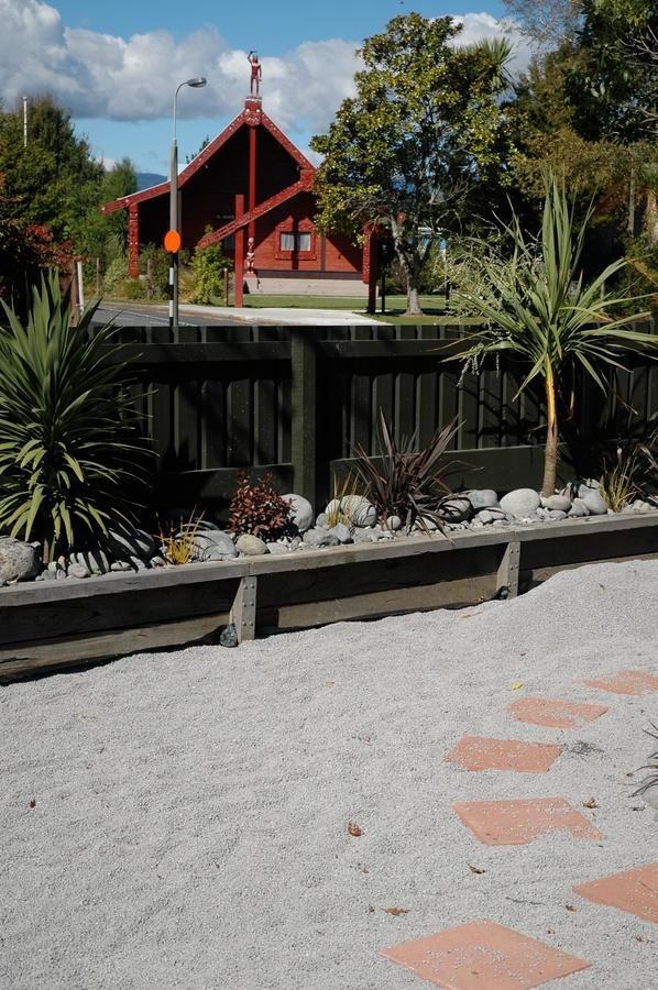Riverstone Lodge Туранги Екстериор снимка A raised bed made from recycled plastic