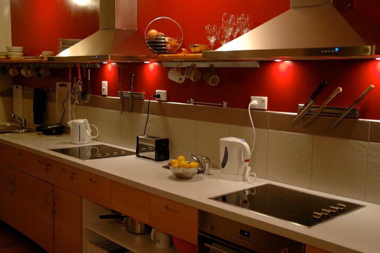 Riverstone Lodge Туранги Екстериор снимка A modern kitchen
